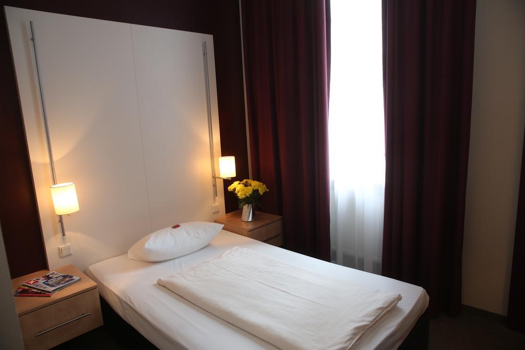 Hotel Columbus Francoforte sul Meno Camera foto